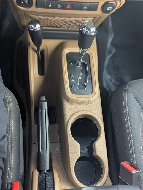 Used 2016 Jeep Wrangler Unlimited Sahara w/ Connectivity Group image 14