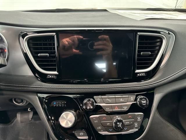 New 2026 Chrysler Pacifica Limited w/ S Appearance Package image 18