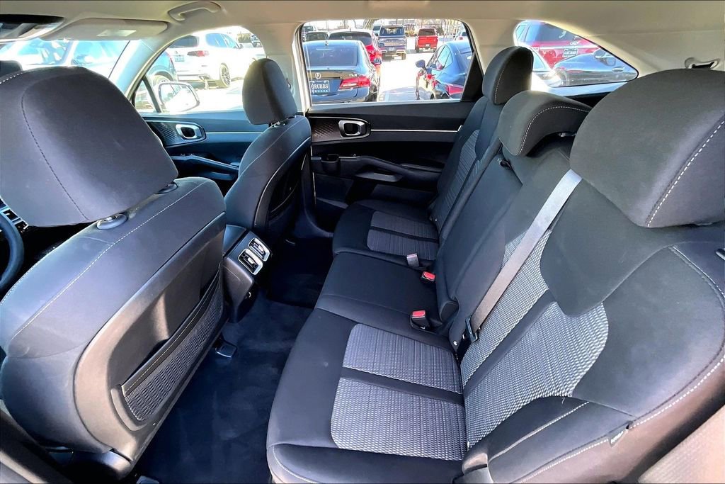 Used 2025 Kia Sorento LX image 32