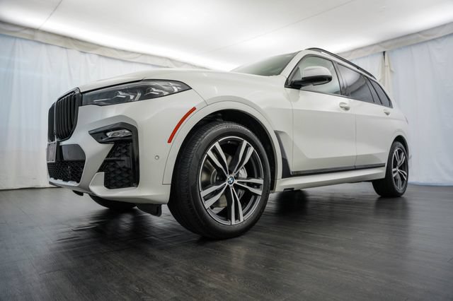 Used 2021 BMW X7 xDrive40i w/ M Sport Package AWD/4WD image 29