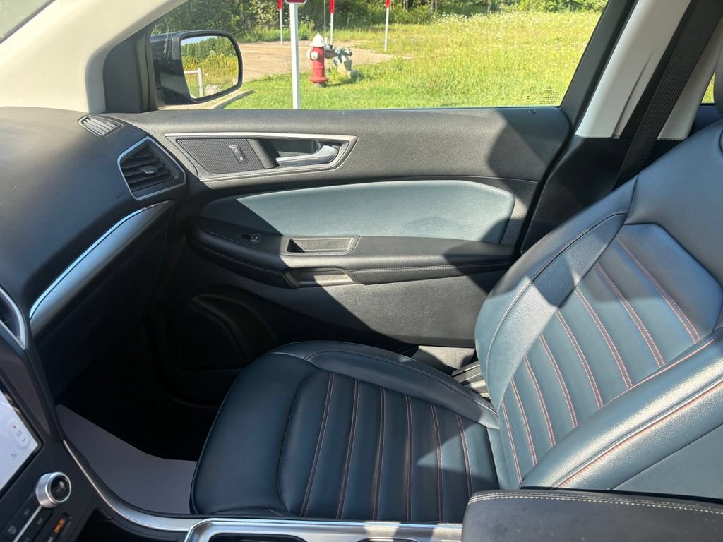 Used 2022 Ford Edge SEL w/ Sport Appearance Package AWD/4WD image 16