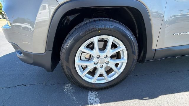 Used 2017 Jeep Cherokee Latitude w/ Trailer Tow Group AWD/4WD image 10