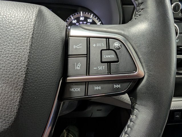 Used 2021 Toyota Highlander LE AWD/4WD image 22