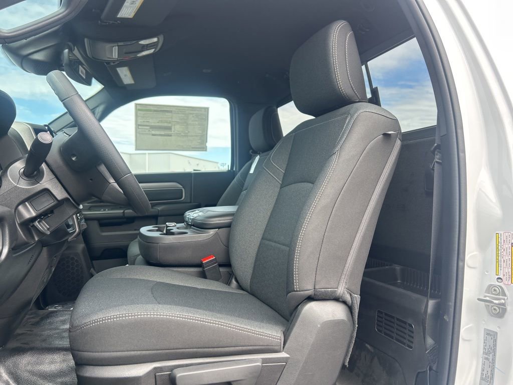 New 2026 RAM 3500 Tradesman AWD/4WD image 4
