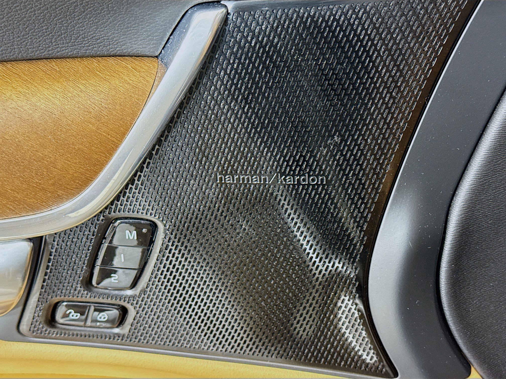 Used 2020 Volvo S90 T8 Inscription image 21