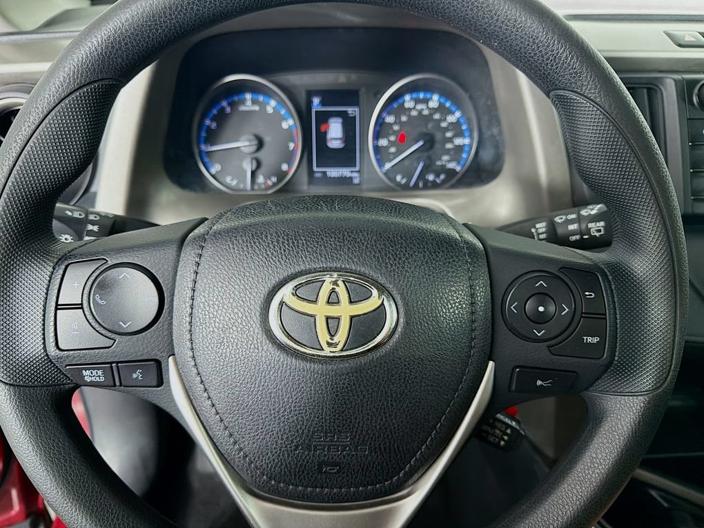 Used 2018 Toyota RAV4 LE FWD image 16