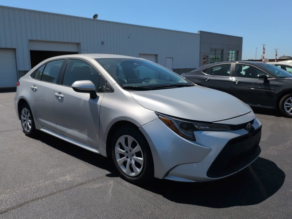 Used 2024 Toyota Corolla LE FWD image 2