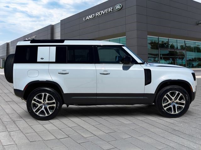 Used 2023 Land Rover Defender 110 SE image 6