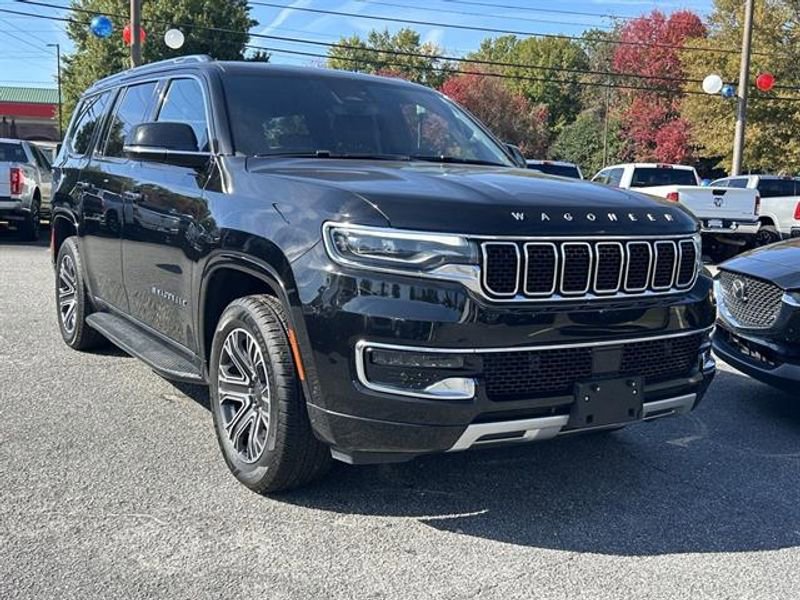 Used 2024 Jeep Wagoneer Series II w/ Flexible Seating Group image 4