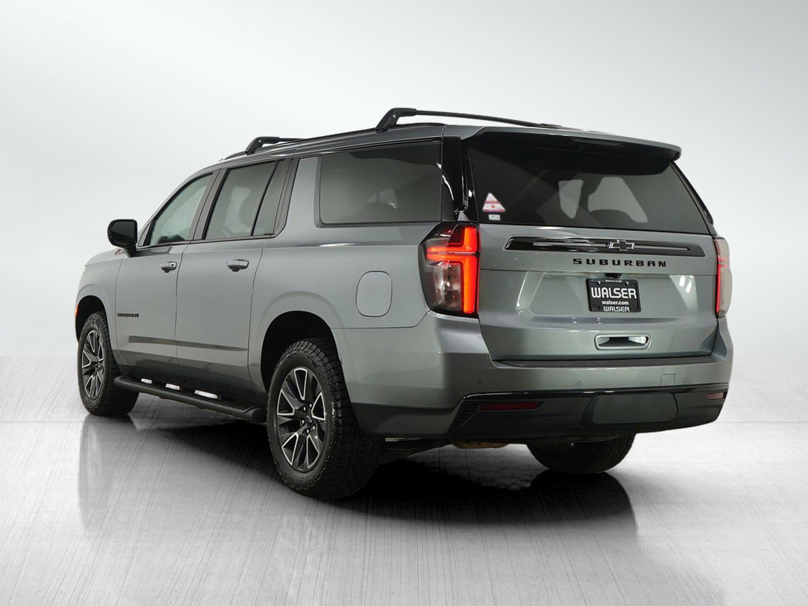 Used 2024 Chevrolet Suburban Z71 AWD/4WD image 5
