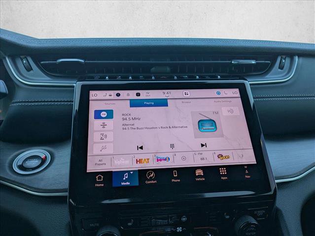 New 2025 Jeep Grand Cherokee Limited w/ Black Appearance Package image 13