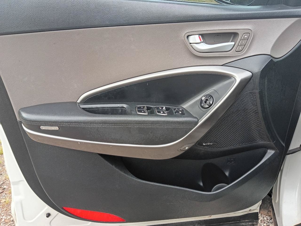 Used 2017 Hyundai Santa Fe FWD image 9