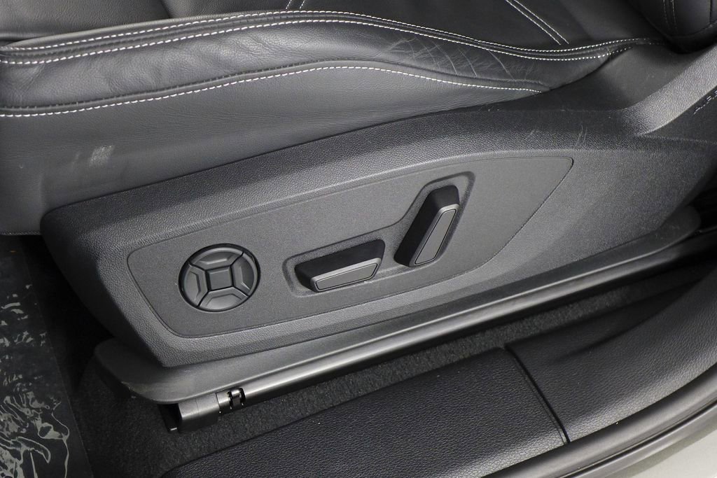 Used 2025 Audi Q3 2.0T Premium w/ Black Optic Sport Package image 23