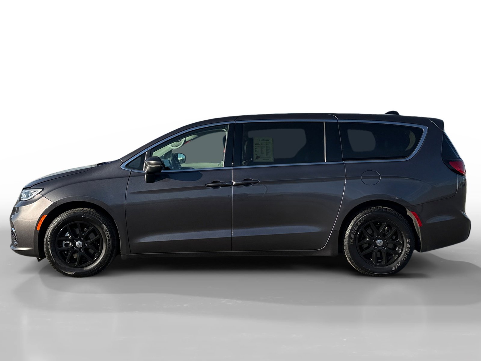 Used 2023 Chrysler Pacifica Touring-L image 2