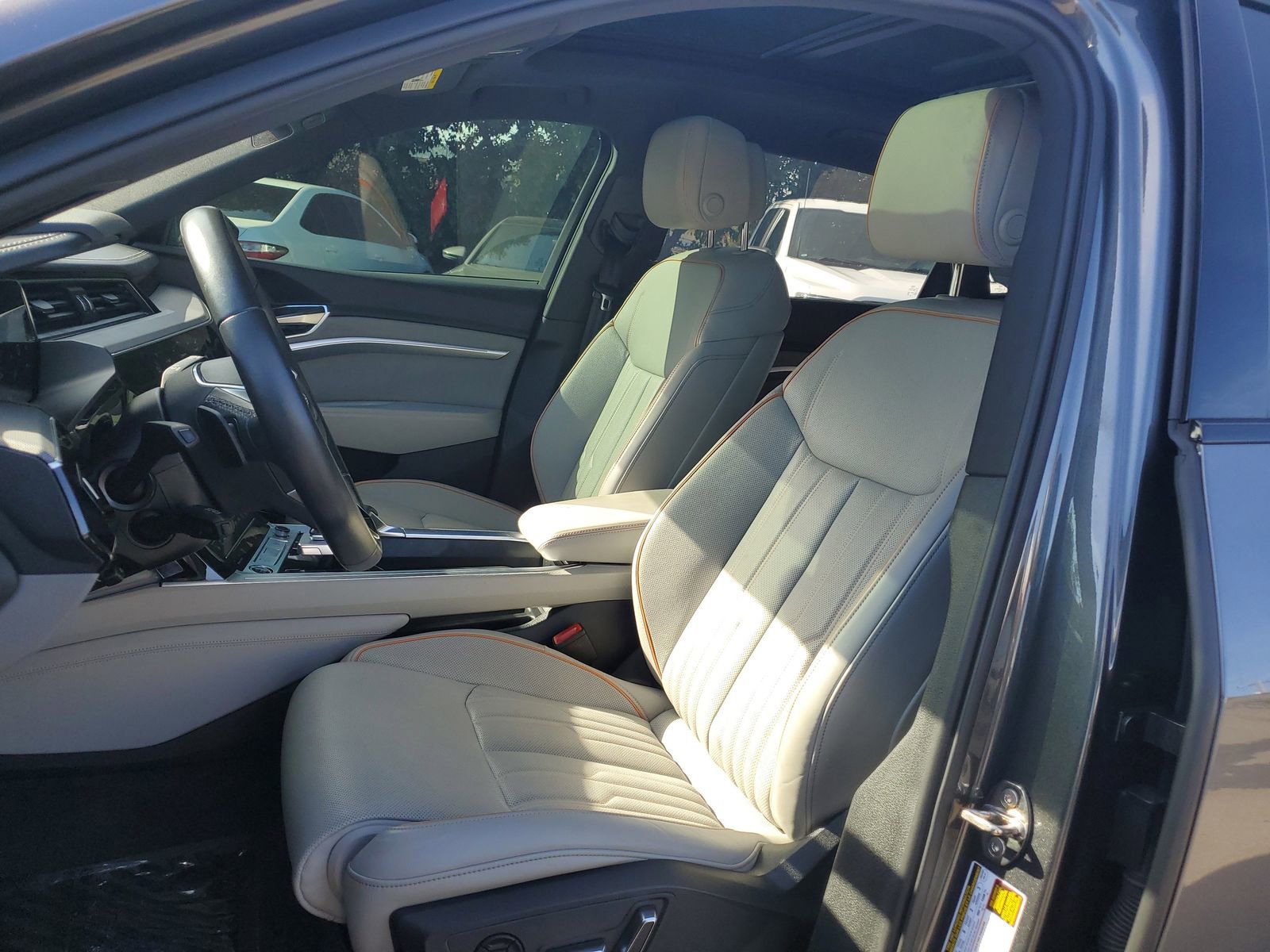 Used 2024 Audi Q8 e-tron Prestige w/ Prestige Package image 18