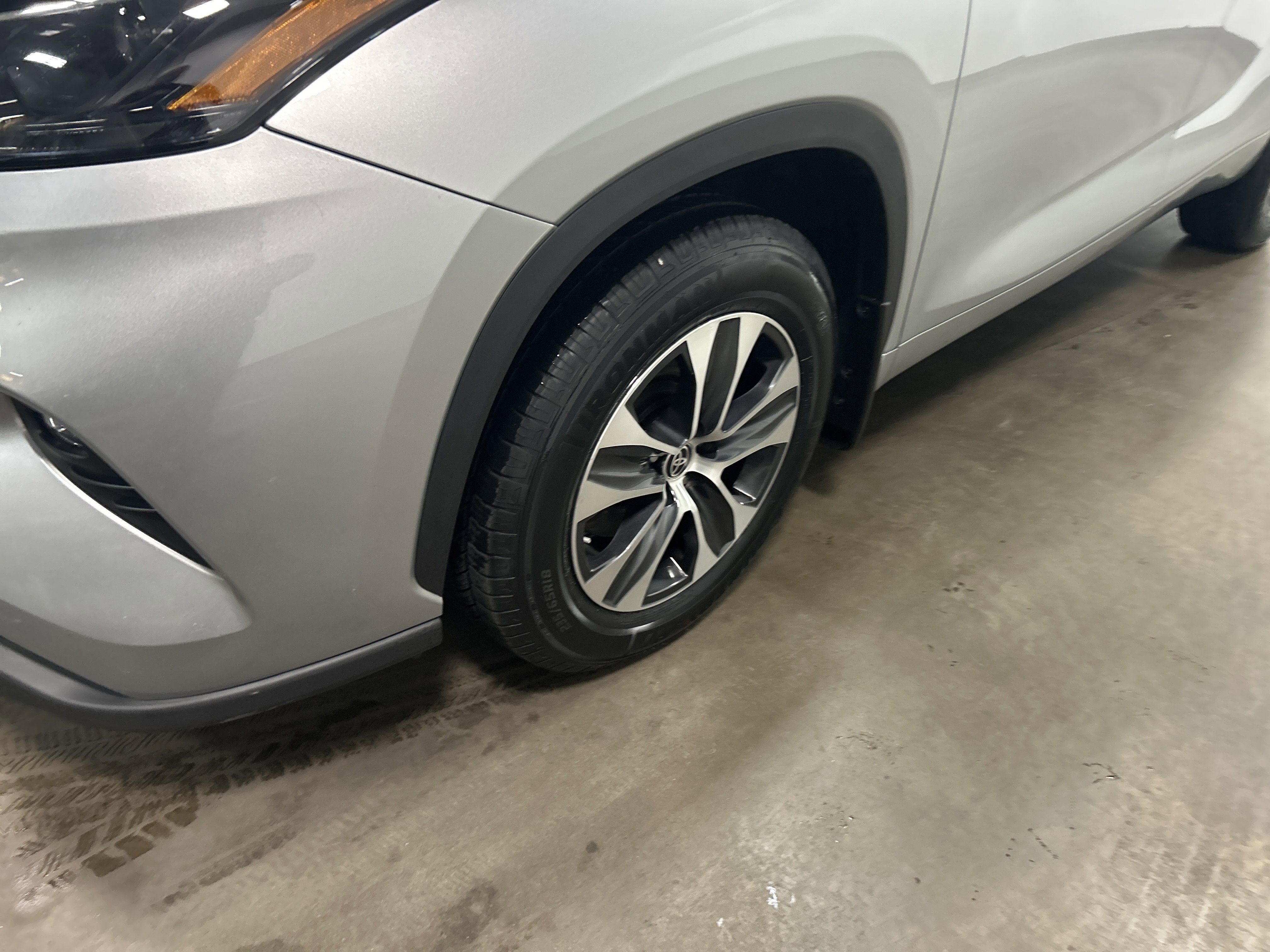 Used 2023 Toyota Highlander XLE image 9