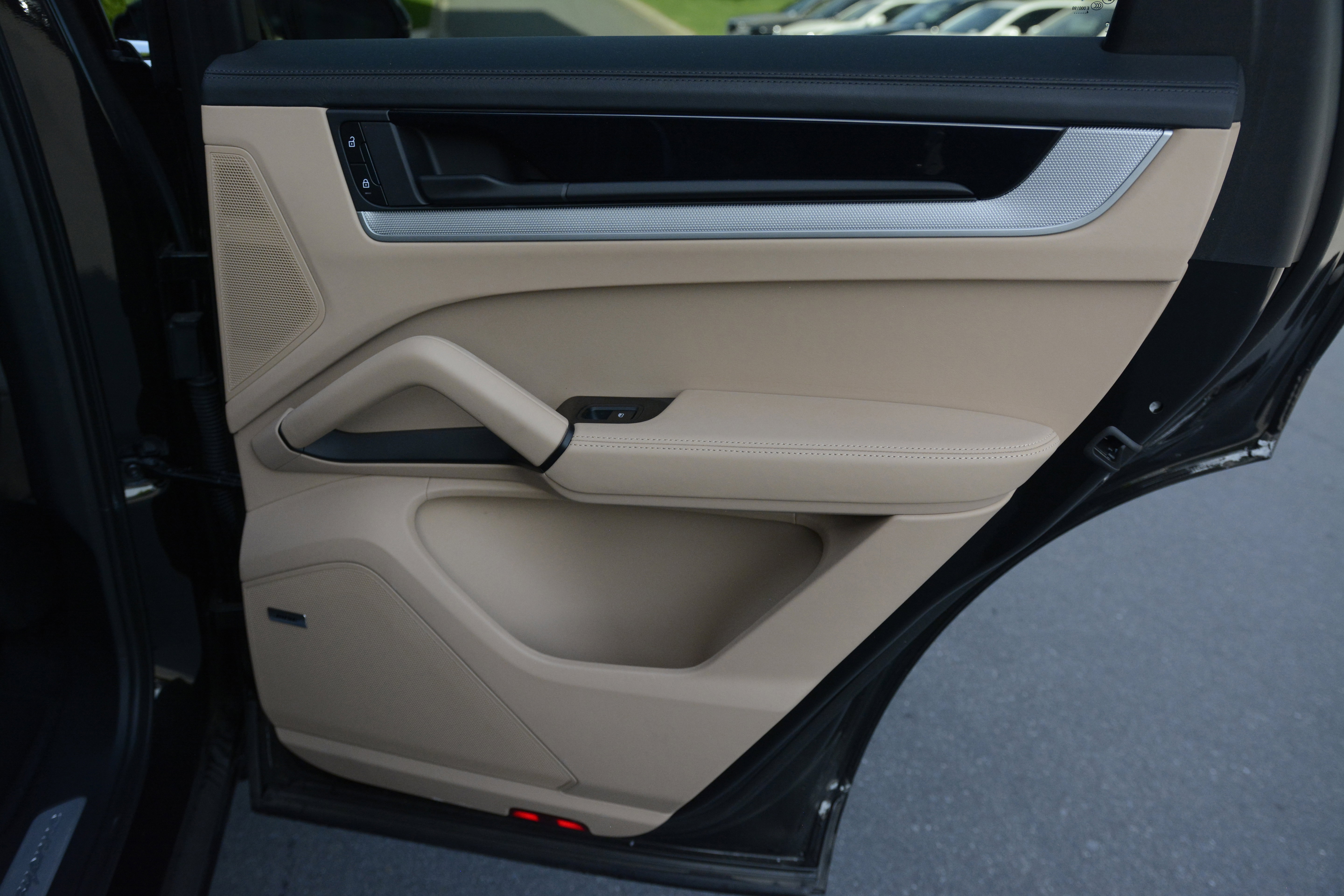 Certified 2025 Porsche Cayenne Coupe image 30