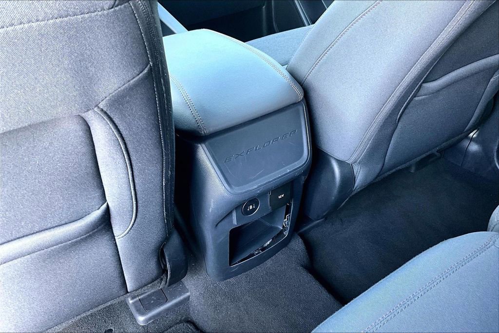Used 2025 Ford Explorer Active image 35