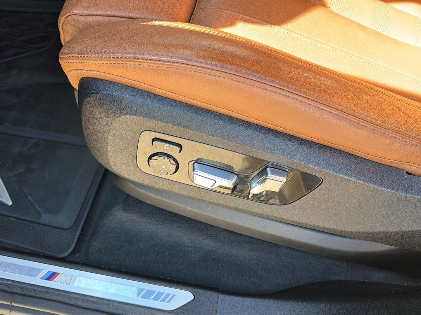 Used 2019 BMW X5 xDrive50i w/ M Sport Package image 11