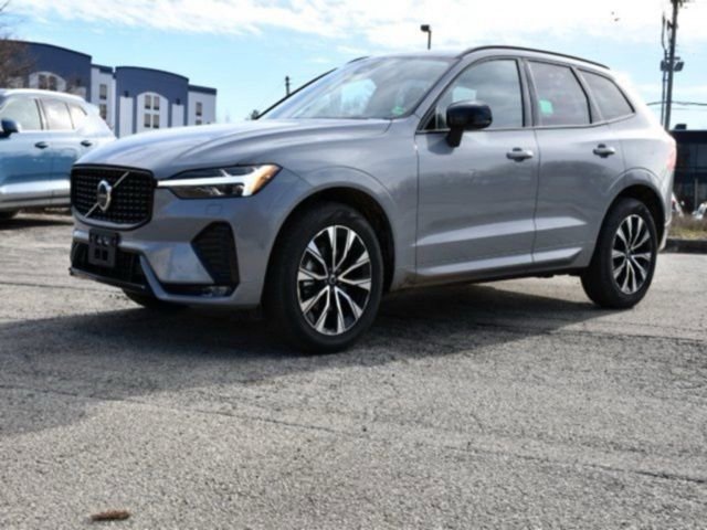 Certified 2025 Volvo XC60 B5 Plus image 3