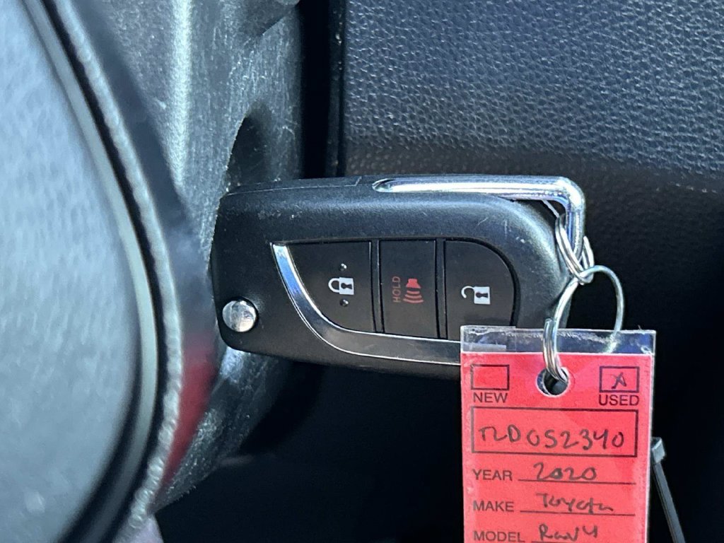 Used 2020 Toyota RAV4 LE FWD image 30