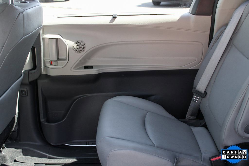 Used 2023 Toyota Sienna XLE AWD/4WD image 31