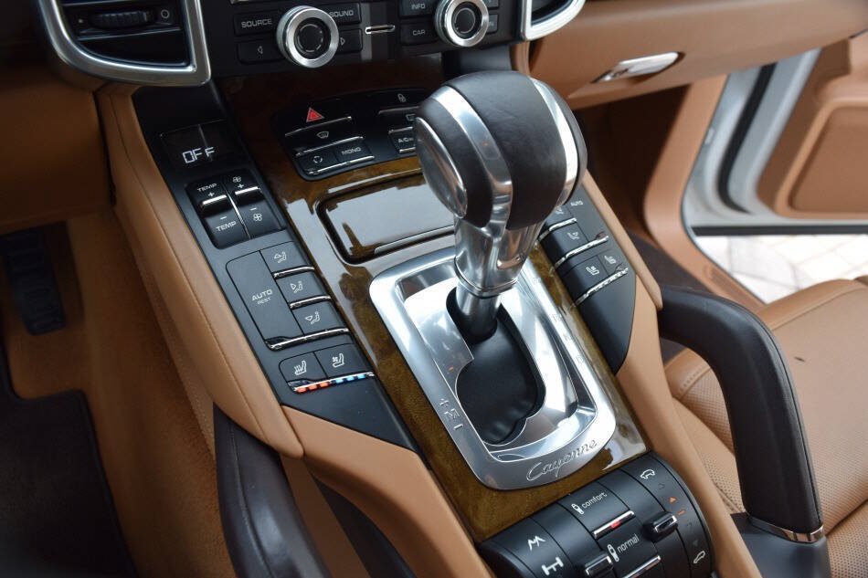 Used 2013 Porsche Cayenne Diesel AWD/4WD image 59