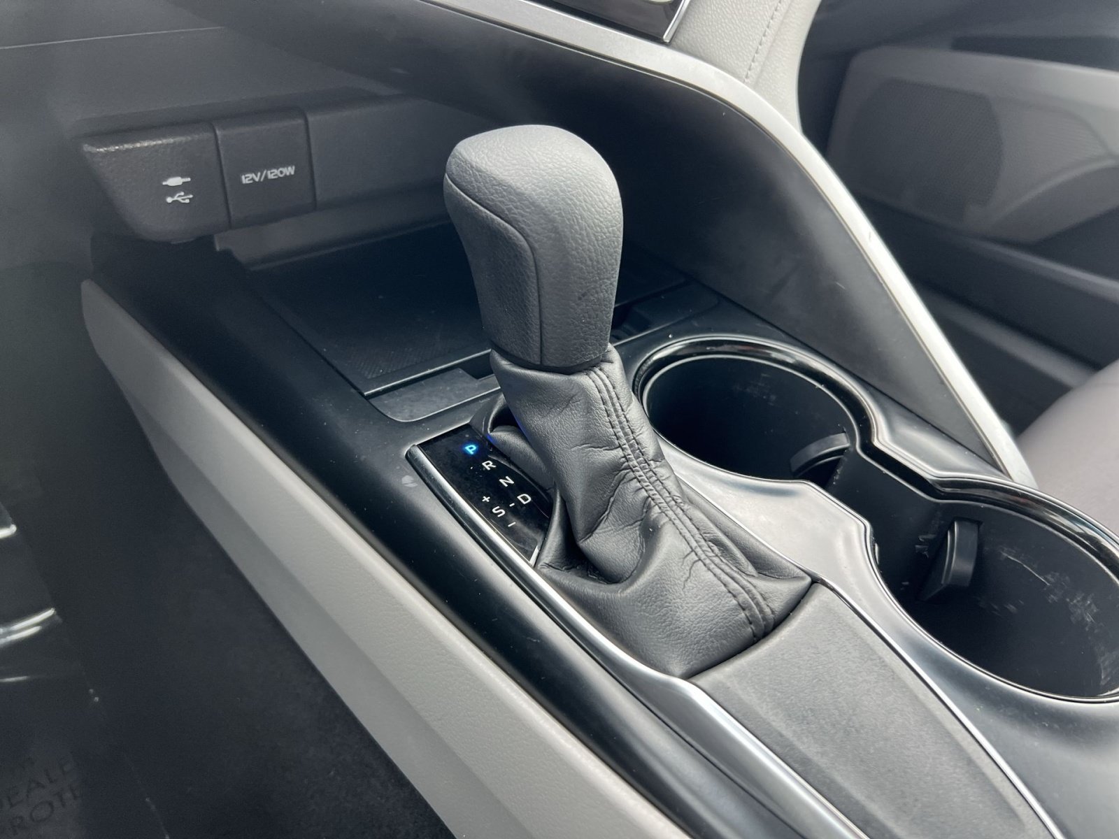 Used 2018 Toyota Camry LE FWD image 21