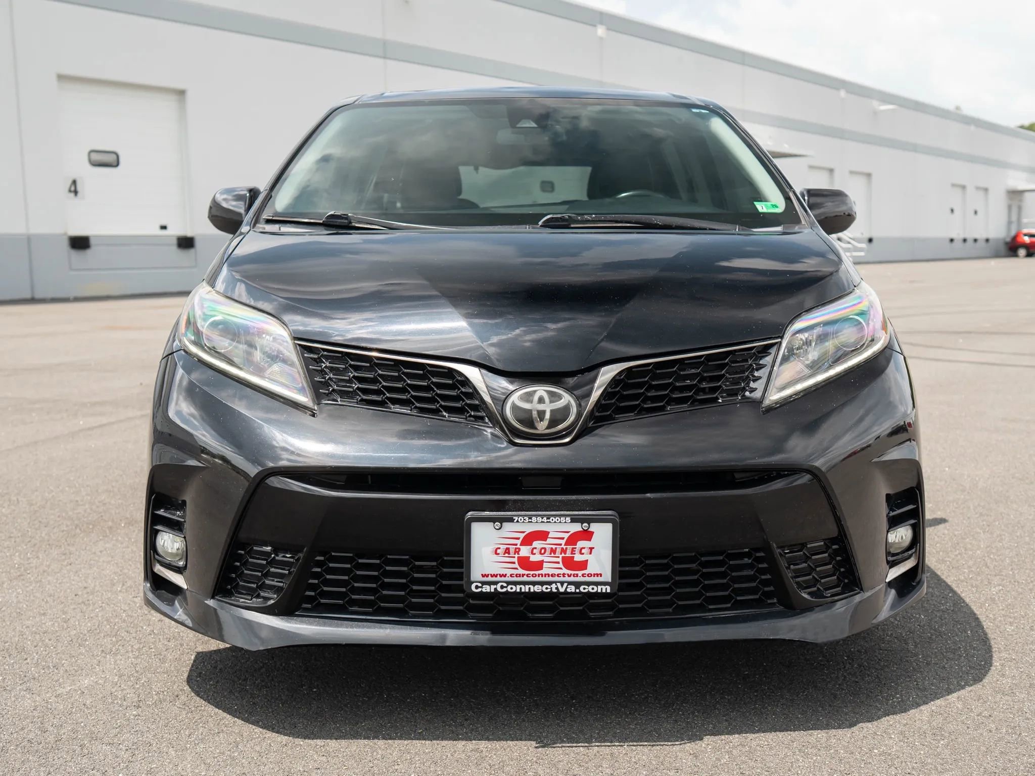 Used 2018 Toyota Sienna SE image 9