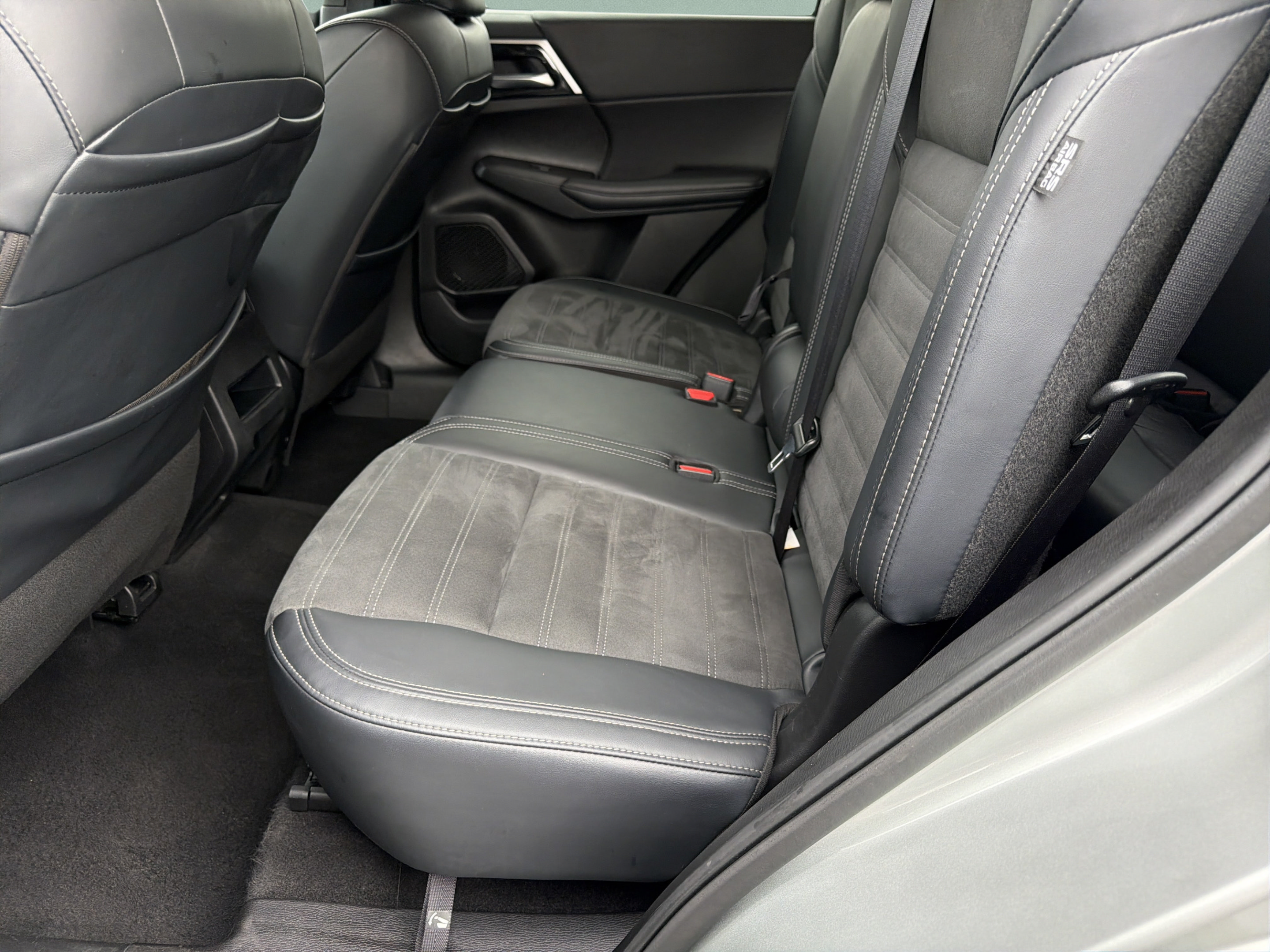 Used 2024 Mitsubishi Outlander SE FWD image 19