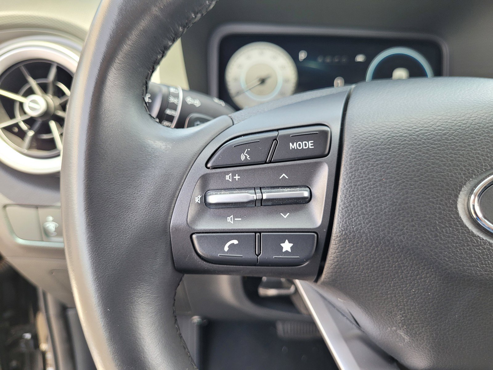 Used 2023 Hyundai Kona SEL FWD image 21