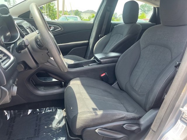Used 2016 Chrysler 200 Limited FWD image 10