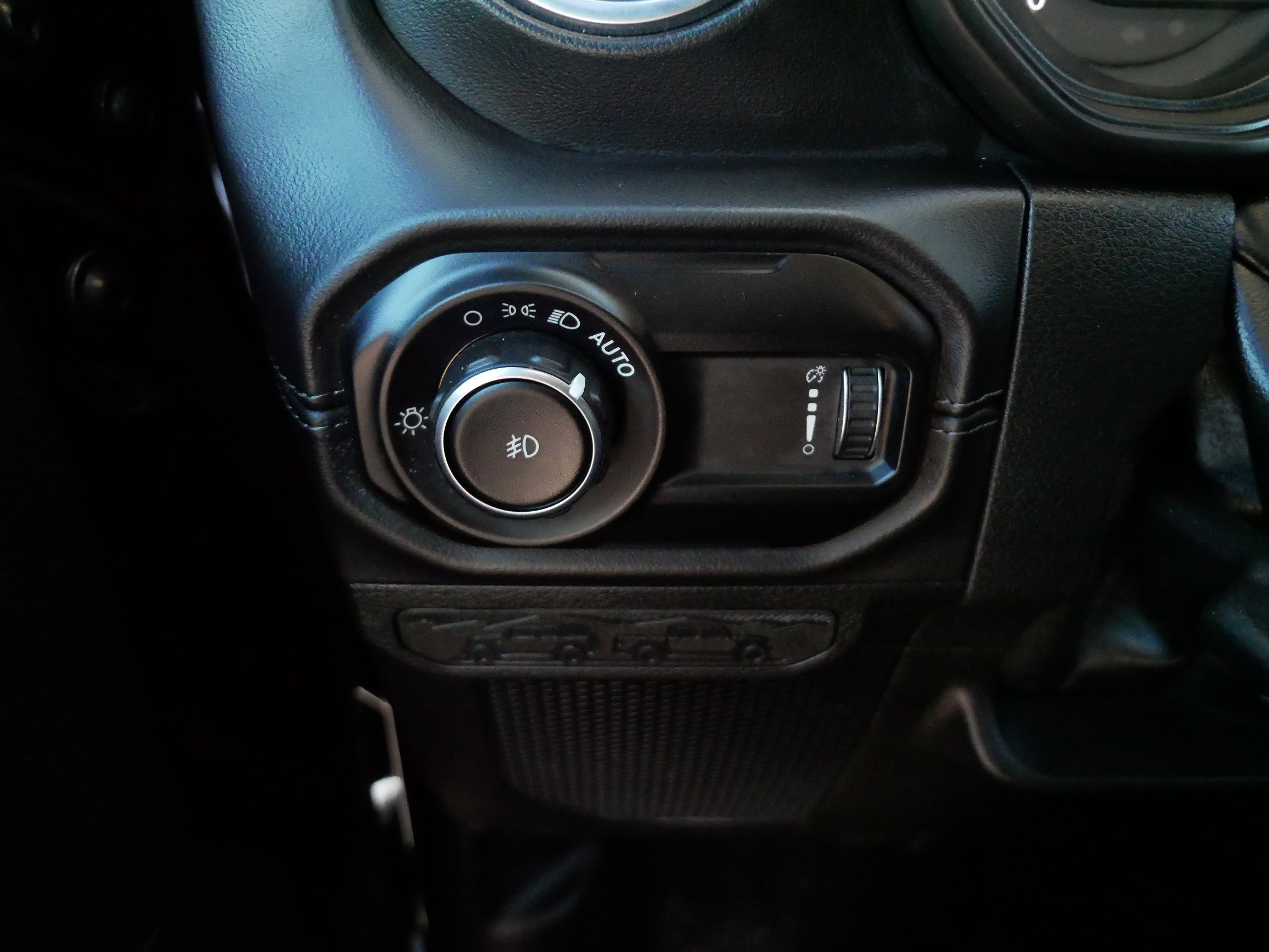 Used 2024 Jeep Wrangler Sahara w/ Technology Group image 27