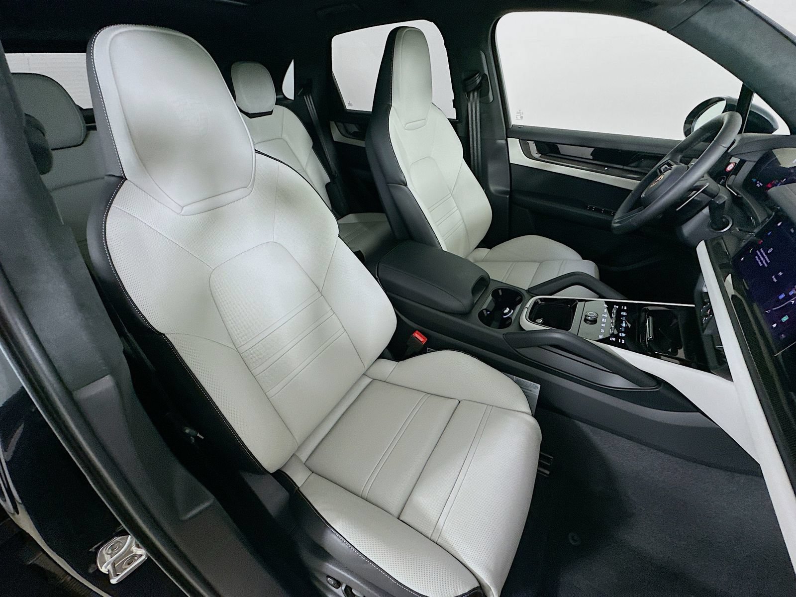 New 2026 Porsche Cayenne GTS AWD/4WD image 44