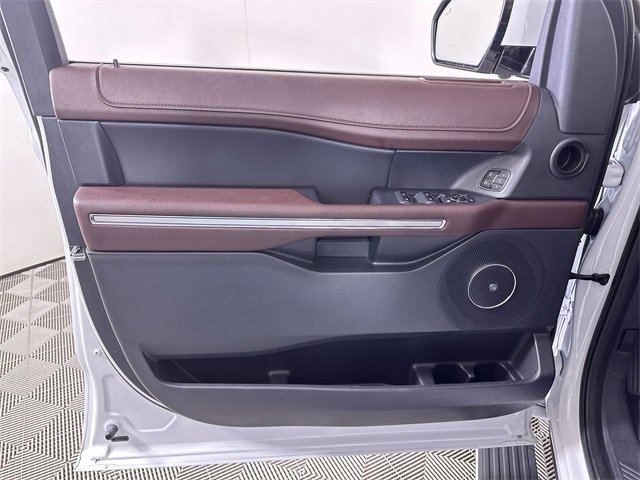 Used 2024 Ford Expedition Limited image 23