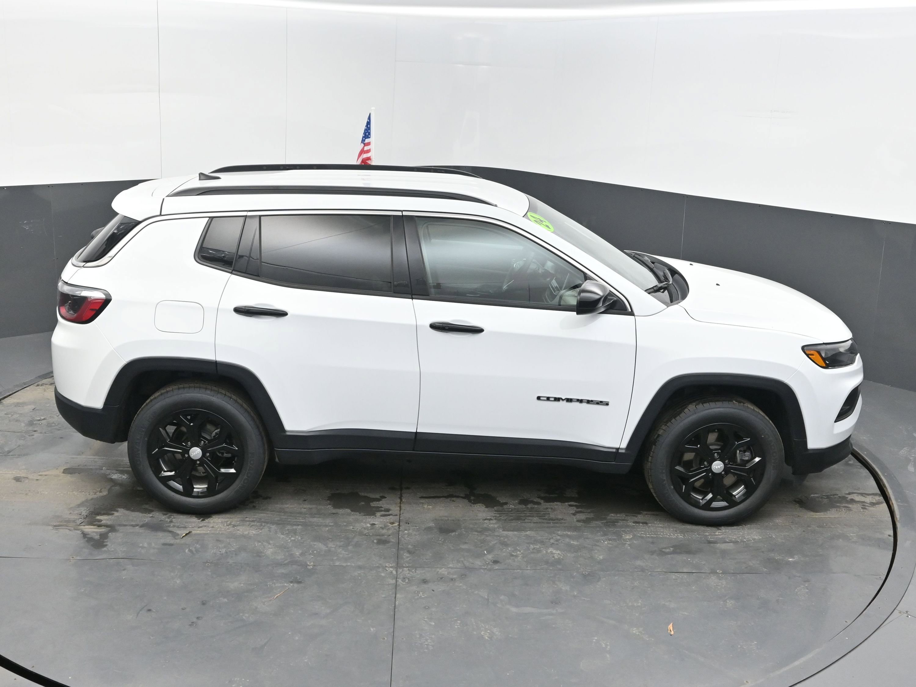 Used 2024 Jeep Compass Latitude image 38