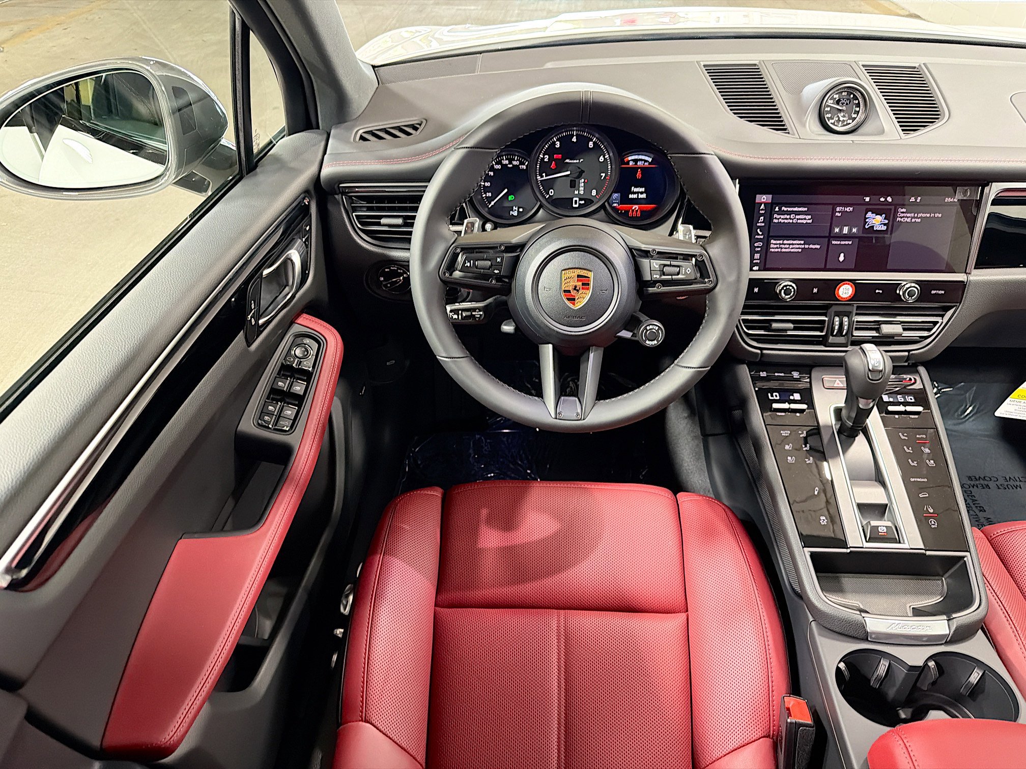 Certified 2026 Porsche Macan Turbo AWD/4WD image 17