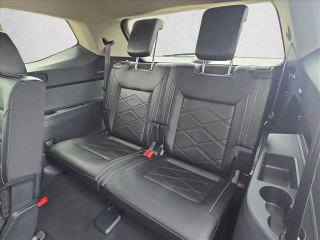 Used 2025 Volkswagen Atlas SE FWD image 19