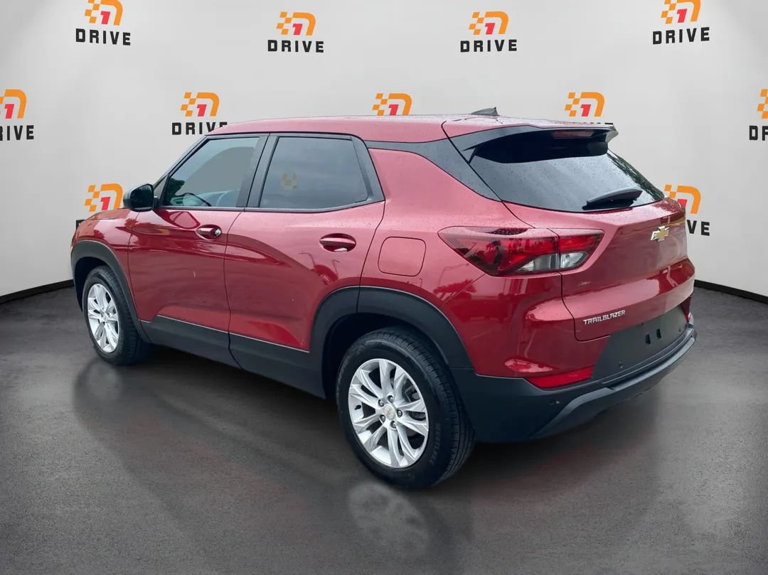 Used 2021 Chevrolet TrailBlazer LS FWD image 3