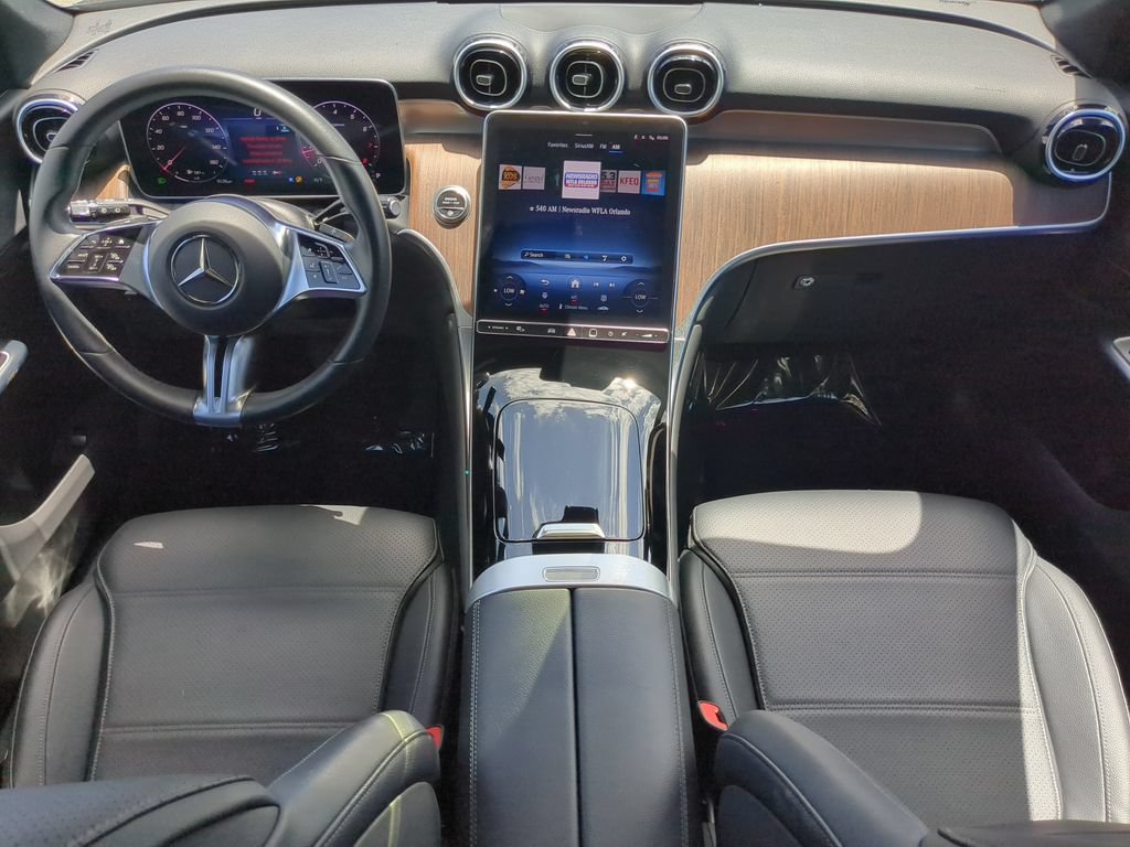 Used 2025 Mercedes-Benz GLC 300 image 12