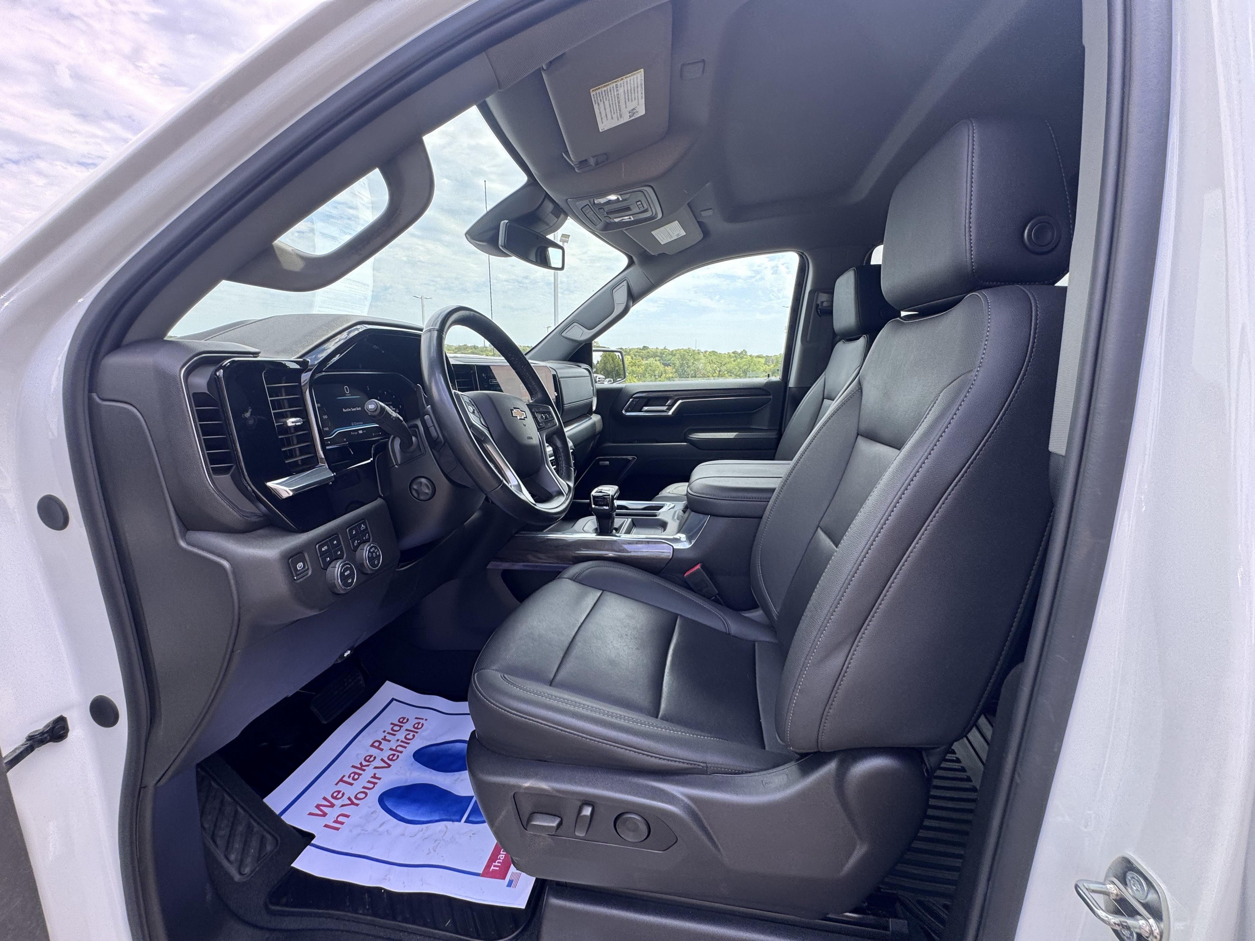Used 2024 Chevrolet Silverado 1500 LTZ w/ LTZ Convenience Package II AWD/4WD image 17
