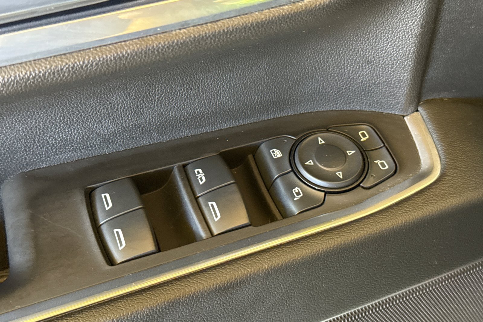 Used 2025 Chevrolet Silverado 3500 LT AWD/4WD image 13