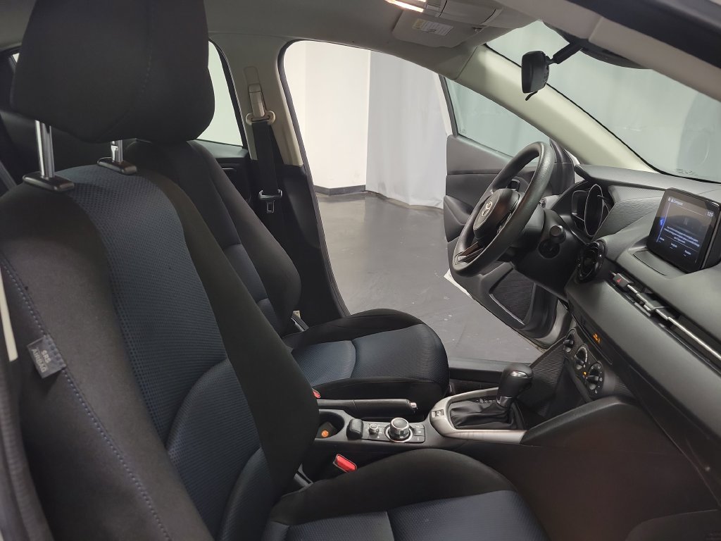 Used 2019 Toyota Yaris L FWD image 30