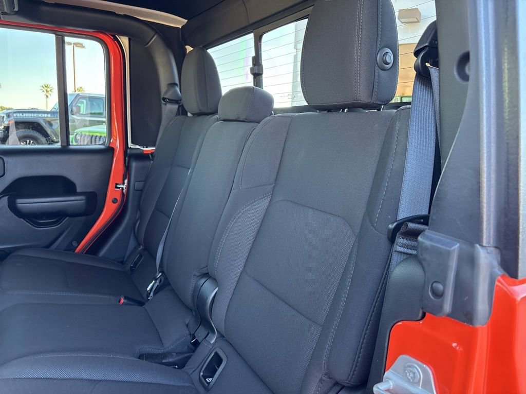 Used 2023 Jeep Gladiator Sport AWD/4WD image 18