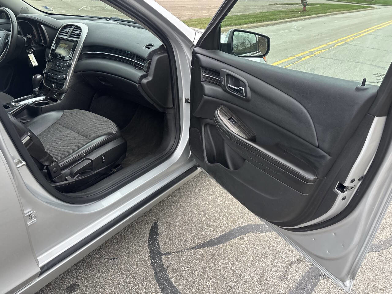 Used 2015 Chevrolet Malibu LT FWD image 19