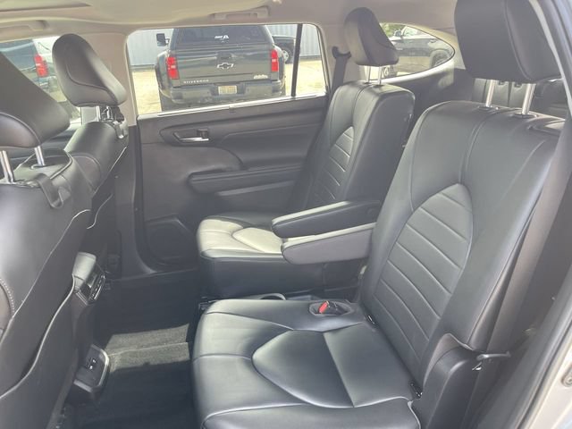 Used 2020 Toyota Highlander XLE FWD image 22