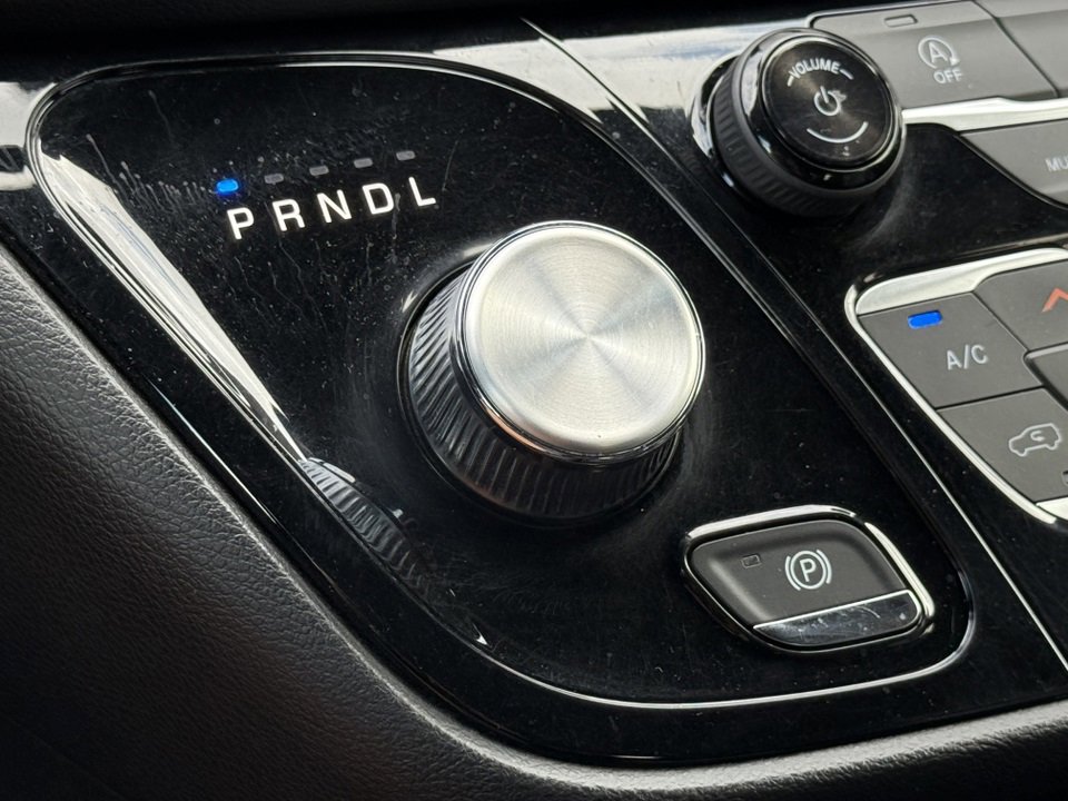 Used 2020 Chrysler Pacifica Touring-L Plus image 32