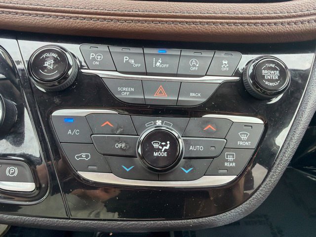 Used 2017 Chrysler Pacifica Limited FWD image 41