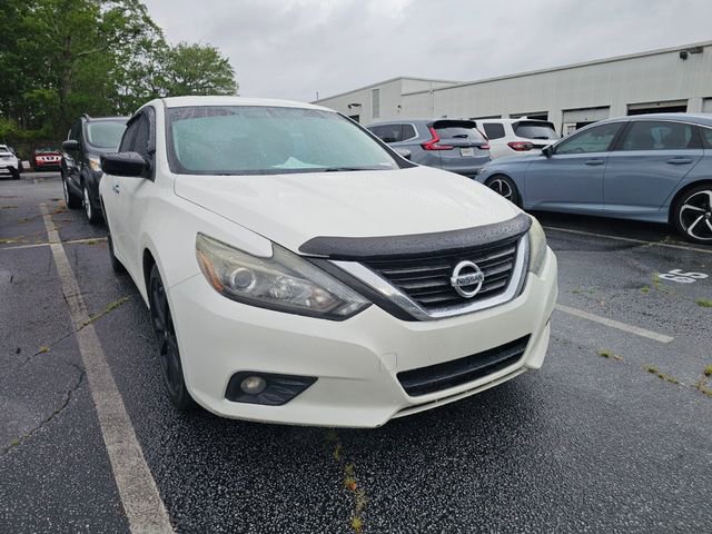 Used 2017 Nissan Altima 2.5 SR w/ Midnight Edition Package FWD image 4