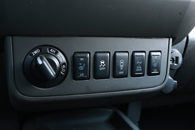 Used 2021 Nissan Frontier PRO-4X w/ Pro-4x Utility Package AWD/4WD image 19